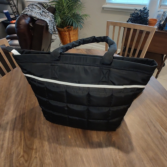 Steve Madden Puffy Quilted Black  ‘Blayzia’ Tote with wristlet! NWT Weekender! - Picture 2 of 16